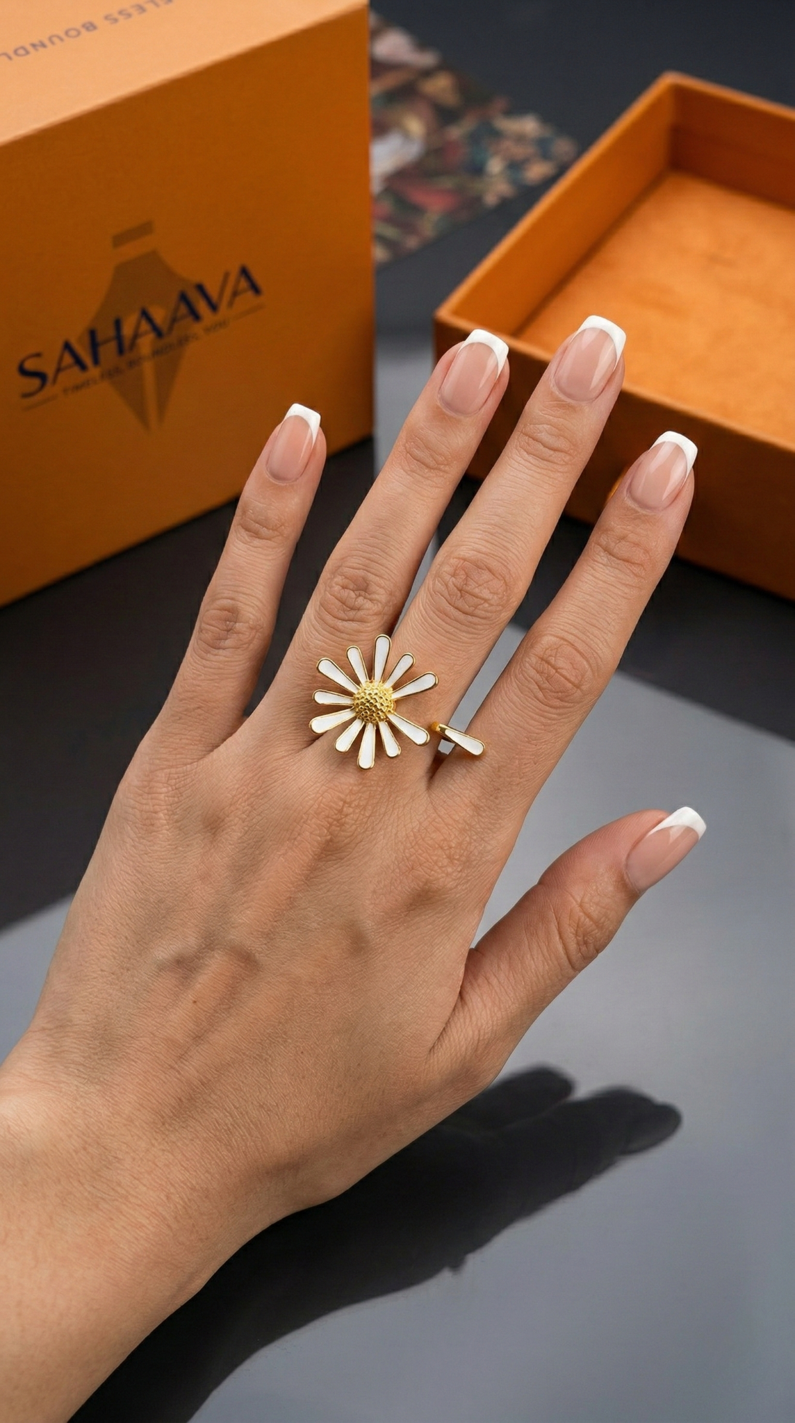 Ouiet Petal Enamel Ring